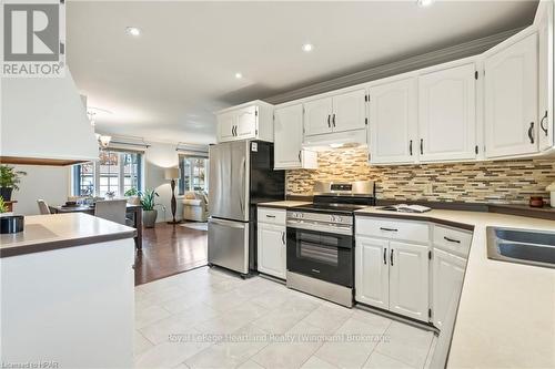 3012 Brookhaven Drive, Howick, ON - Indoor Photo Showing Kitchen