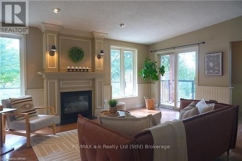 310 Northumberland Street, North Dumfries, ON - Indoor Photo Showing Living Room With Fireplace