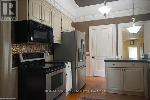 310 Northumberland Street, North Dumfries, ON - Indoor Photo Showing Kitchen