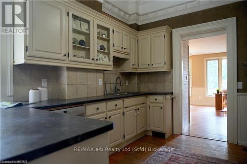 310 Northumberland Street, North Dumfries, ON - Indoor Photo Showing Kitchen