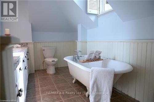 310 Northumberland Street, North Dumfries, ON - Indoor Photo Showing Bathroom