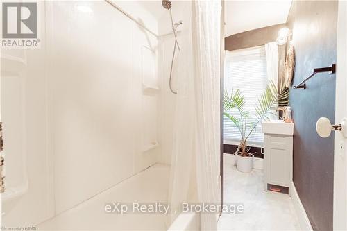 385 Douro Street, Stratford, ON - Indoor Photo Showing Bathroom