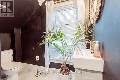 385 Douro Street, Stratford, ON - Indoor Photo Showing Bathroom