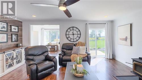 14782 Sixteen Mile Road, Middlesex Centre, ON - Indoor Photo Showing Living Room