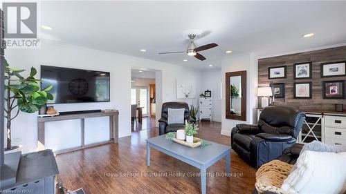 14782 Sixteen Mile Road, Middlesex Centre, ON - Indoor Photo Showing Living Room