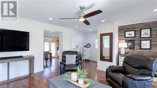 14782 Sixteen Mile Road, Middlesex Centre, ON - Indoor Photo Showing Living Room