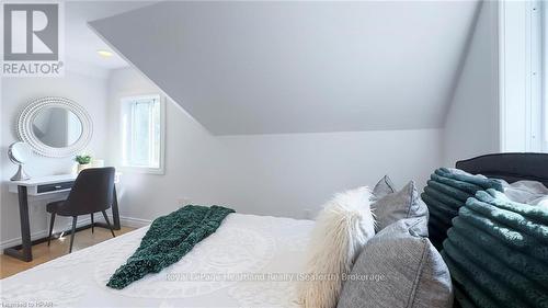 14782 Sixteen Mile Road, Middlesex Centre, ON - Indoor Photo Showing Bedroom