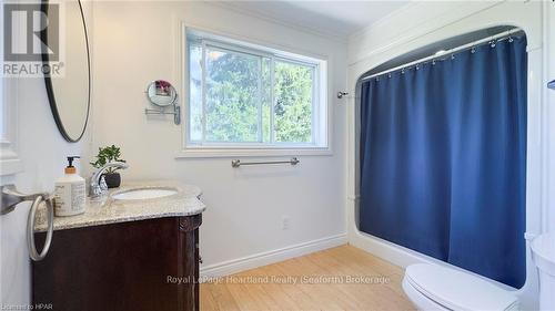 14782 Sixteen Mile Road, Middlesex Centre, ON - Indoor Photo Showing Bathroom