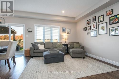 36 Ahrens Drive, Stratford (Downie), ON - Indoor Photo Showing Living Room