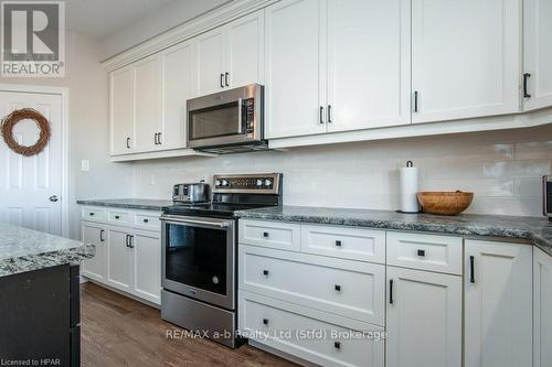 36 Ahrens Drive, Stratford (Downie), ON - Indoor Photo Showing Kitchen With Upgraded Kitchen