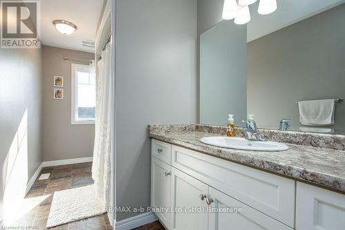 36 Ahrens Drive, Stratford (Downie), ON - Indoor Photo Showing Bathroom