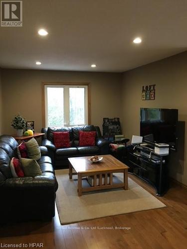 86347 Kingsbridge Line, Ashfield-Colborne-Wawanosh (Ashfield), ON - Indoor Photo Showing Living Room