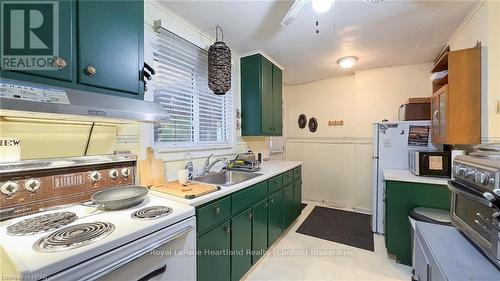 53 Victoria Boulevard, Huron East (Vanastra), ON - Indoor Photo Showing Kitchen