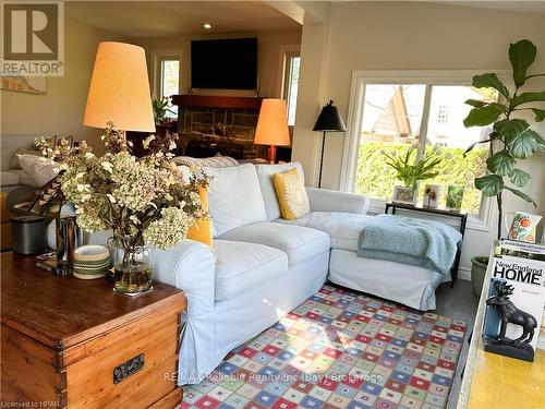 33 Main St N Street, Bluewater (Bayfield), ON - Indoor Photo Showing Living Room