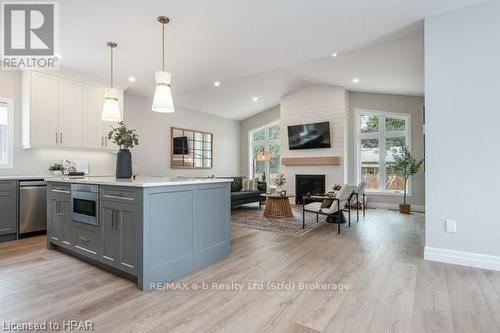 6 Diamond Street, East Zorra-Tavistock (Tavistock), ON - Indoor Photo Showing Kitchen With Upgraded Kitchen