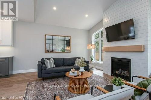 6 Diamond Street, East Zorra-Tavistock (Tavistock), ON - Indoor Photo Showing Living Room With Fireplace