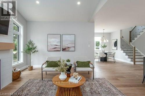 6 Diamond Street, East Zorra-Tavistock (Tavistock), ON - Indoor Photo Showing Living Room