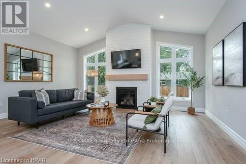 6 Diamond Street, East Zorra-Tavistock (Tavistock), ON - Indoor Photo Showing Living Room With Fireplace