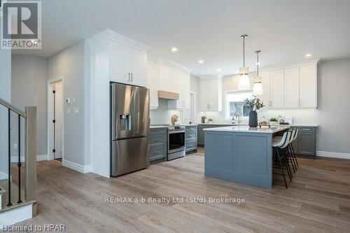 6 Diamond Street, East Zorra-Tavistock (Tavistock), ON - Indoor Photo Showing Kitchen With Upgraded Kitchen