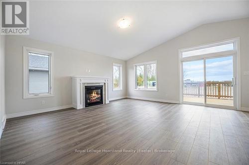 19 Blfs Vw Boulevard, Ashfield-Colborne-Wawanosh (Colborne), ON - Indoor Photo Showing Living Room With Fireplace