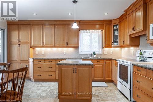 187 Blenheim Court, West Perth (Mitchell), ON - Indoor Photo Showing Kitchen