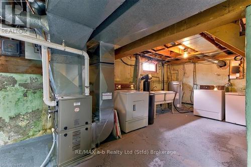 75 Youngs Street, Stratford, ON - Indoor Photo Showing Laundry Room