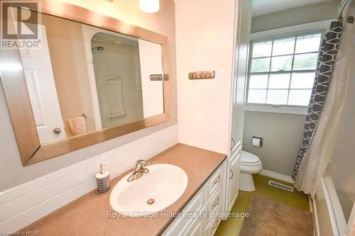 39 Park Lane Drive, Stratford, ON - Indoor Photo Showing Bathroom