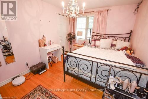 39 Park Lane Drive, Stratford, ON - Indoor Photo Showing Bedroom