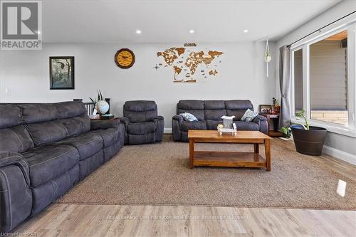 43830 Cranbrook Road, Huron East (Grey), ON - Indoor Photo Showing Living Room