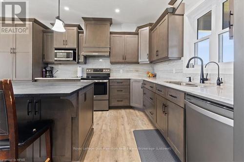 43830 Cranbrook Road, Huron East (Grey), ON - Indoor Photo Showing Kitchen With Upgraded Kitchen