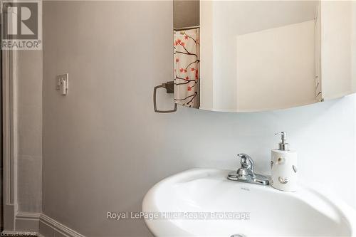 84 Mcnab Street, Stratford, ON - Indoor Photo Showing Bathroom