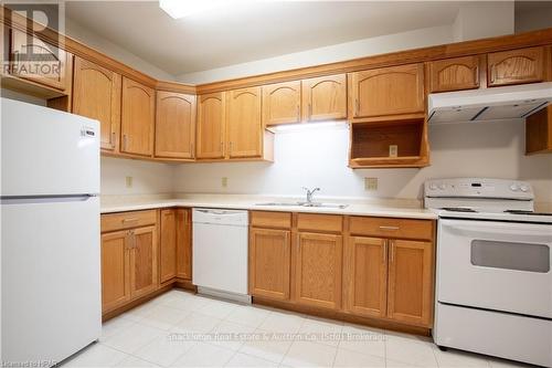 352 - 55 Downie Street, Stratford, ON - Indoor Photo Showing Kitchen