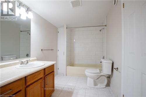 352 - 55 Downie Street, Stratford, ON - Indoor Photo Showing Bathroom