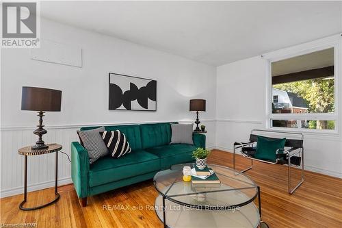 233 Nile Street, Stratford, ON - Indoor Photo Showing Living Room