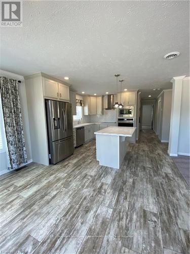 211 Spruce Drive, West Grey, ON - Indoor Photo Showing Kitchen