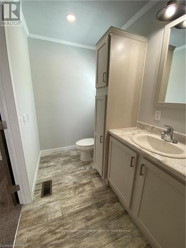 211 Spruce Drive, West Grey, ON - Indoor Photo Showing Bathroom