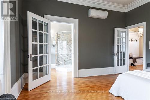 137 Grand Avenue S, Cambridge, ON - Indoor Photo Showing Bedroom