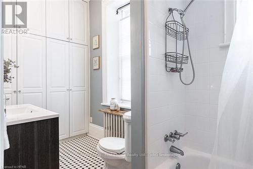 137 Grand Avenue S, Cambridge, ON - Indoor Photo Showing Bathroom