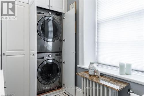 137 Grand Avenue S, Cambridge, ON - Indoor Photo Showing Laundry Room