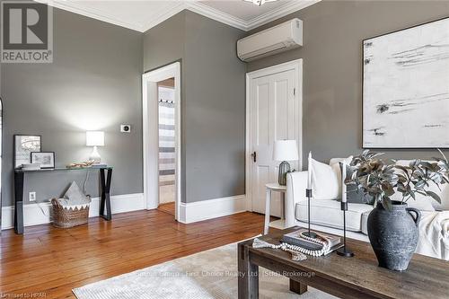 137 Grand Avenue S, Cambridge, ON - Indoor Photo Showing Living Room