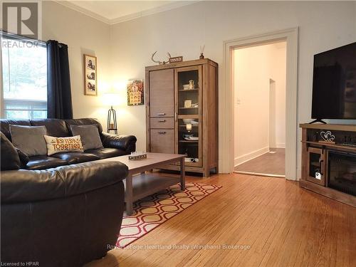 218 Shuter Street, North Huron (Wingham), ON - Indoor Photo Showing Living Room