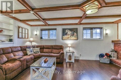 25 Finlayson Drive, Zorra (Thamesford), ON - Indoor Photo Showing Living Room