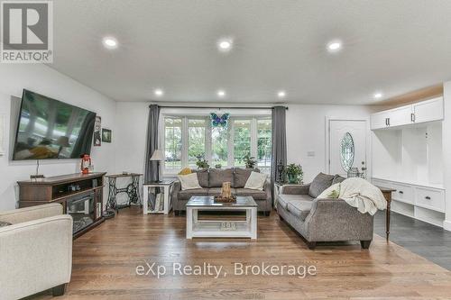 25 Finlayson Drive, Zorra (Thamesford), ON - Indoor Photo Showing Living Room