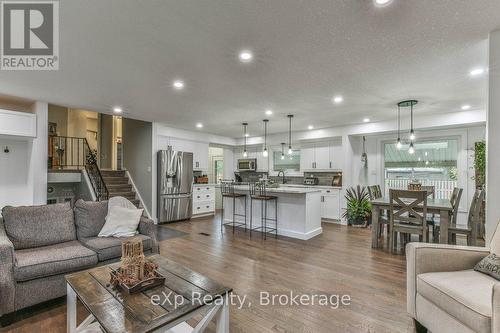 25 Finlayson Drive, Zorra (Thamesford), ON - Indoor Photo Showing Living Room