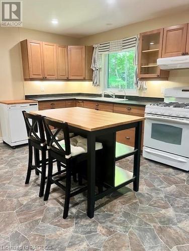 86 Moore Street, Northern Bruce Peninsula, ON - Indoor Photo Showing Kitchen