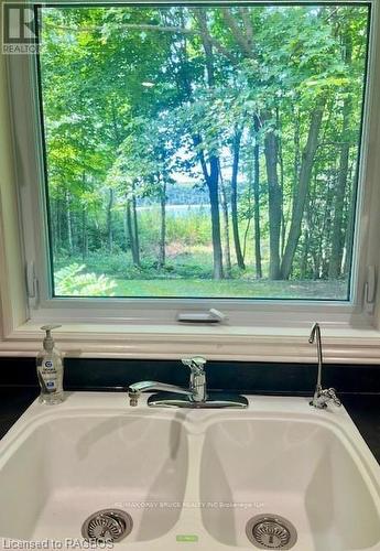 86 Moore Street, Northern Bruce Peninsula, ON - Indoor Photo Showing Bathroom