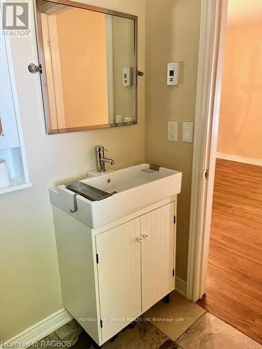 86 Moore Street, Northern Bruce Peninsula, ON - Indoor Photo Showing Bathroom