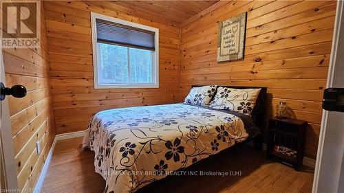 73 Larsen Cove Road, Northern Bruce Peninsula, ON - Indoor Photo Showing Bedroom