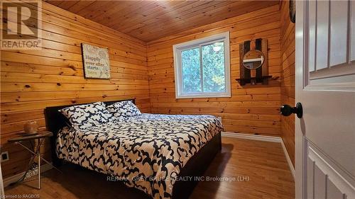 73 Larsen Cove Road, Northern Bruce Peninsula, ON - Indoor Photo Showing Bedroom