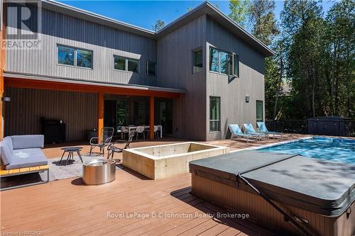 9 Hemlock Street, Saugeen Shores (South Bruce Peninsula), ON - Outdoor With Deck Patio Veranda With Exterior